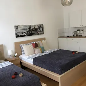 New, Bright Near The Metro! Апартаменты Вена