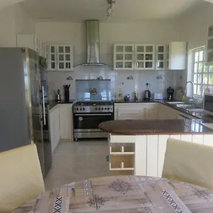 Tropical Garden Self Catering Дом отдыха Виктория